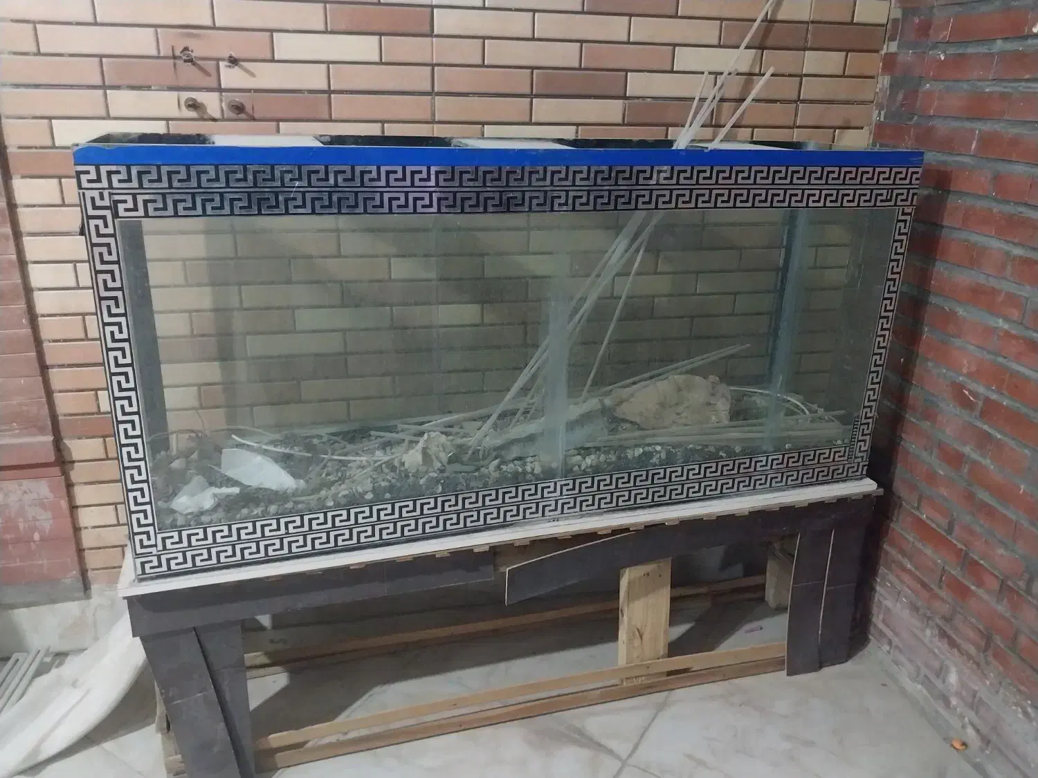 آکواریوم|ماهی|رباط‌کریم, رباط‌کریم|دیوار