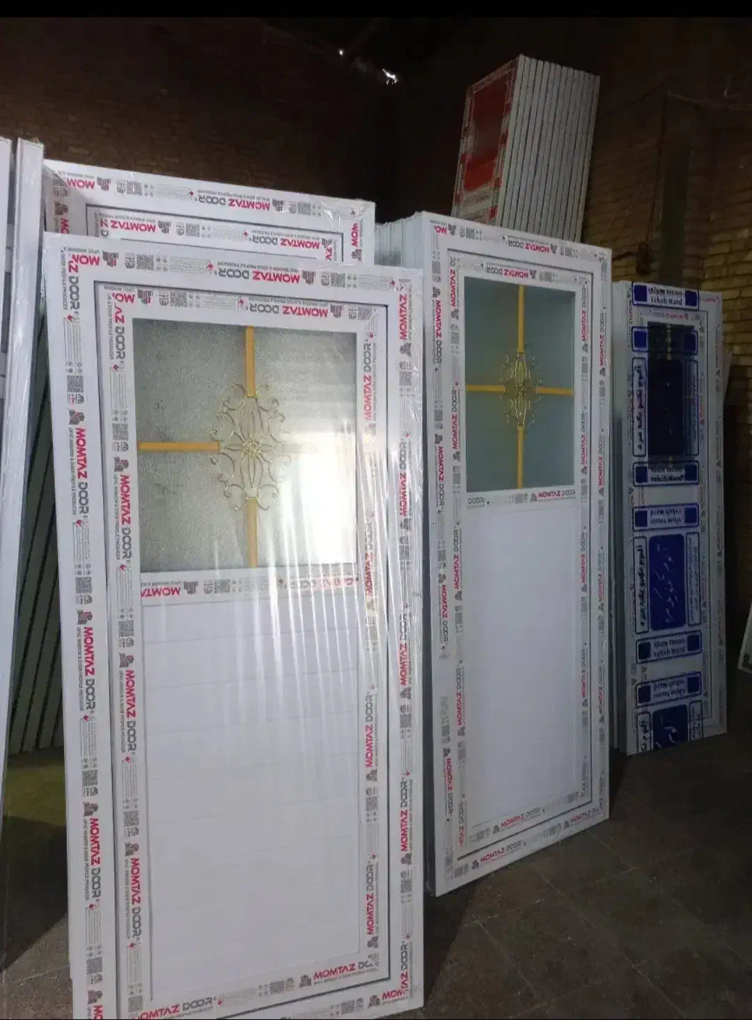 درب وپنجره پی وی سی (pvc) عمده و تکی|مصالح و تجهیزات ساختمان|بهارستان, |دیوار