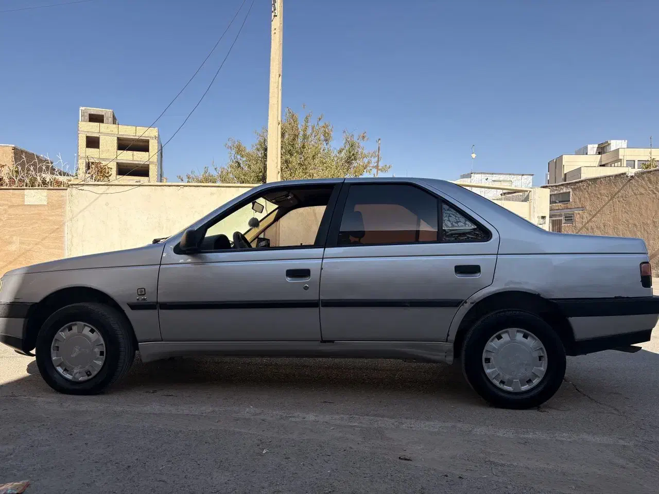 پژو ۴۰۵ جی ال ایکس مدل۹۷|خودرو سواری و وانت|بروجن, |دیوار