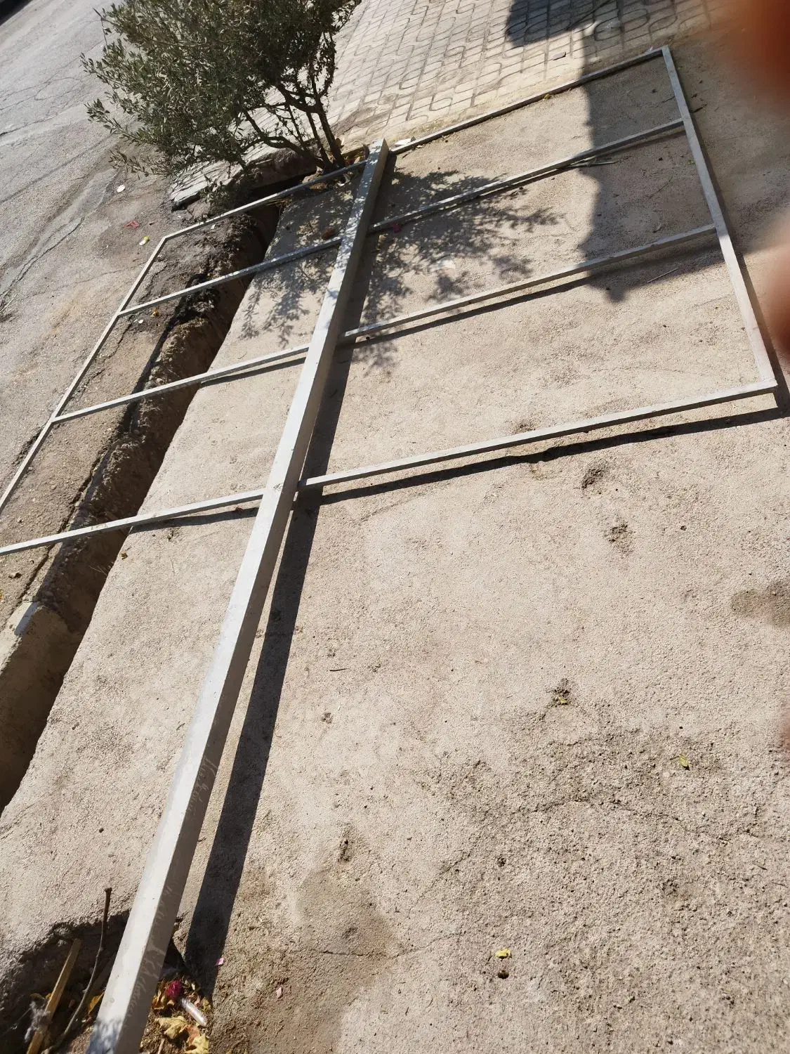 تابلو آهنی بزرگ ۲/۵در۳متر قاب وپایه ۶متری نو|مصالح و تجهیزات ساختمان|کوار, |دیوار