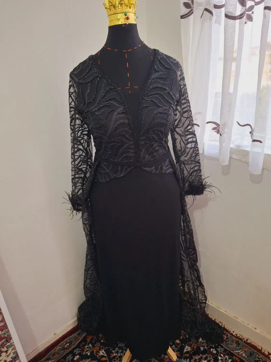 لباس مجلسی|لباس|زبرخان, |دیوار