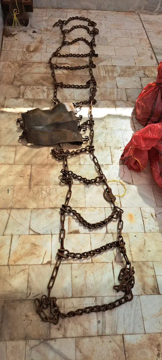 یک جفت زنجیر چرخ ماشین سنگین وکمک فنر ماشین سنگین|قطعات یدکی و لوازم جانبی|قم, کیوانفر|دیوار