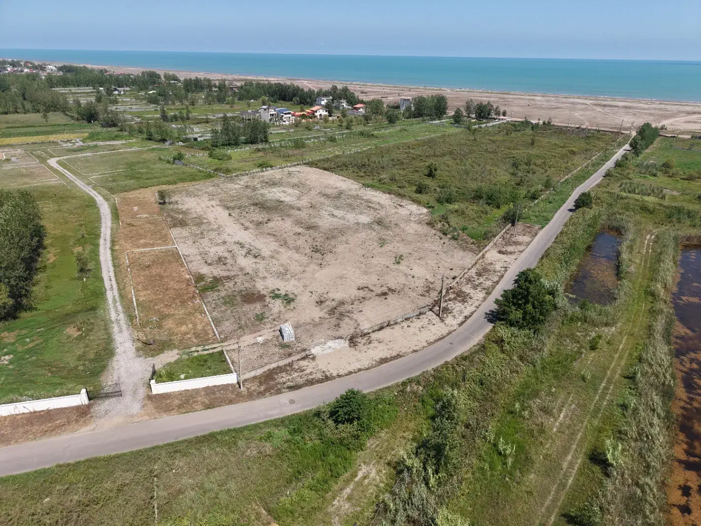 زمین ساحلی در الماس درخشان شرق گیلان منطقه آزاد|فروش زمین و ملک کلنگی|لاهیجان, کوی خزر|دیوار