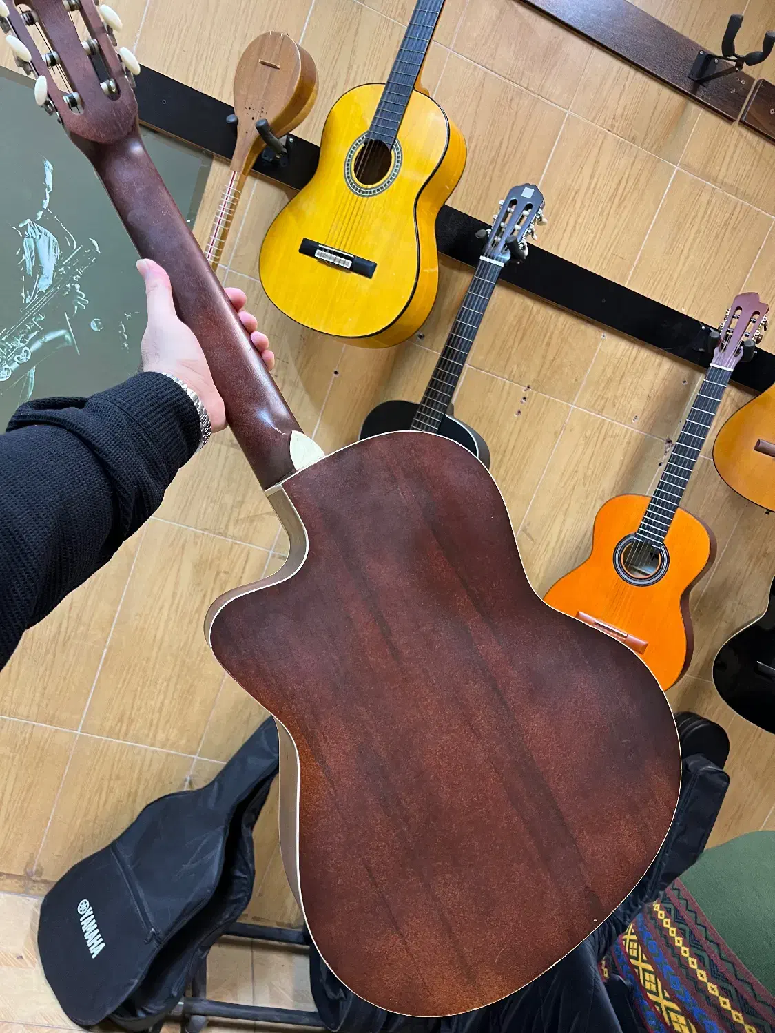 گیتار|گیتار، بیس، امپلیفایر|رشت, شالکو|دیوار