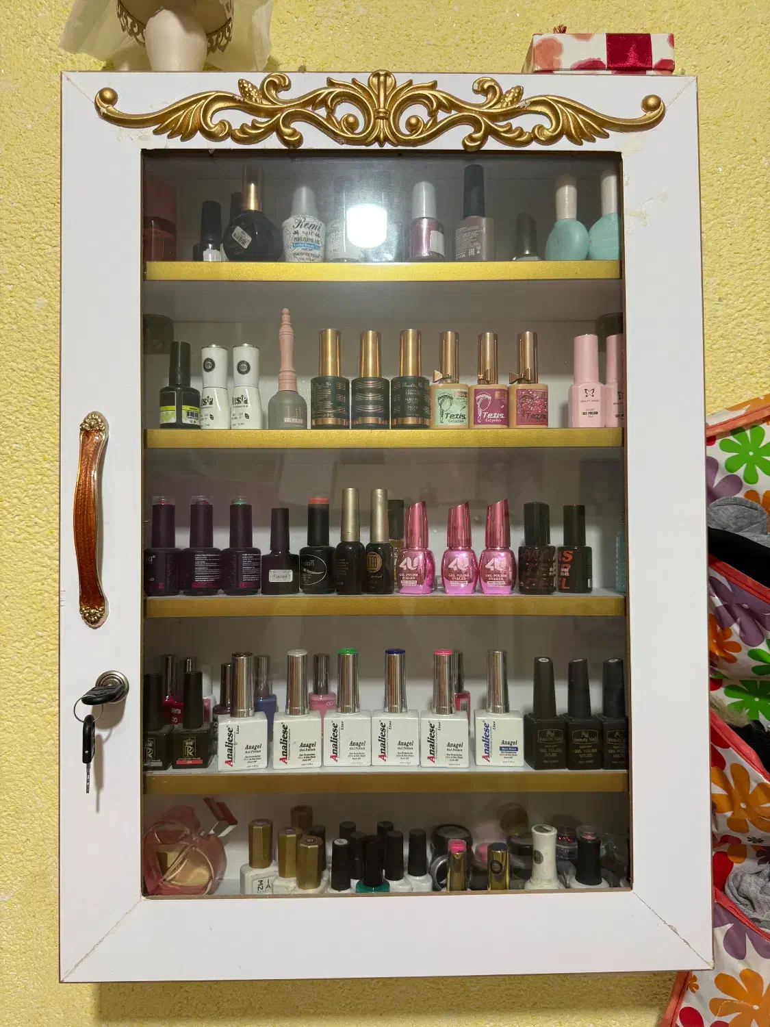 میزواستندکاشت ناخن|آرایشگاه و سالن‌های زیبایی|ساری, |دیوار