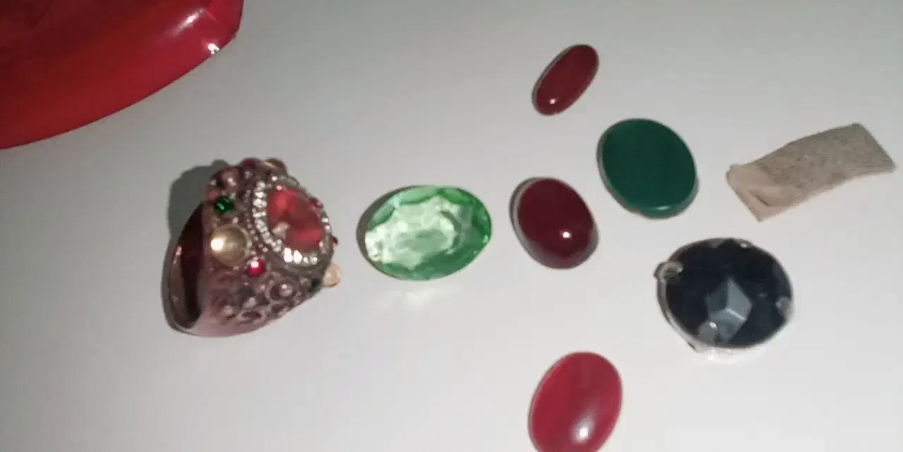 نگین انگشتر|کلکسیون اشیاء عتیقه|قم, نخودی|دیوار