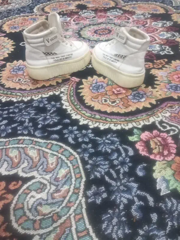 مشروطه|کفش و لباس بچه|سوسنگرد, |دیوار