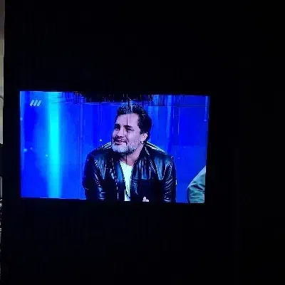 تلویزیون ۵۵ اینچ|تلویزیون و پروژکتور|اندیشه, اندیشه فاز ۱|دیوار