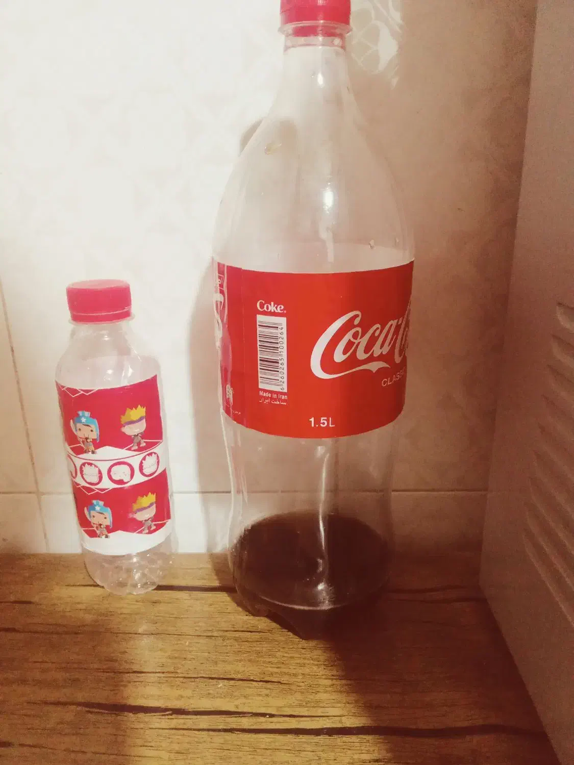 بطری نوشابه|خوردنی و آشامیدنی|زهک, |دیوار