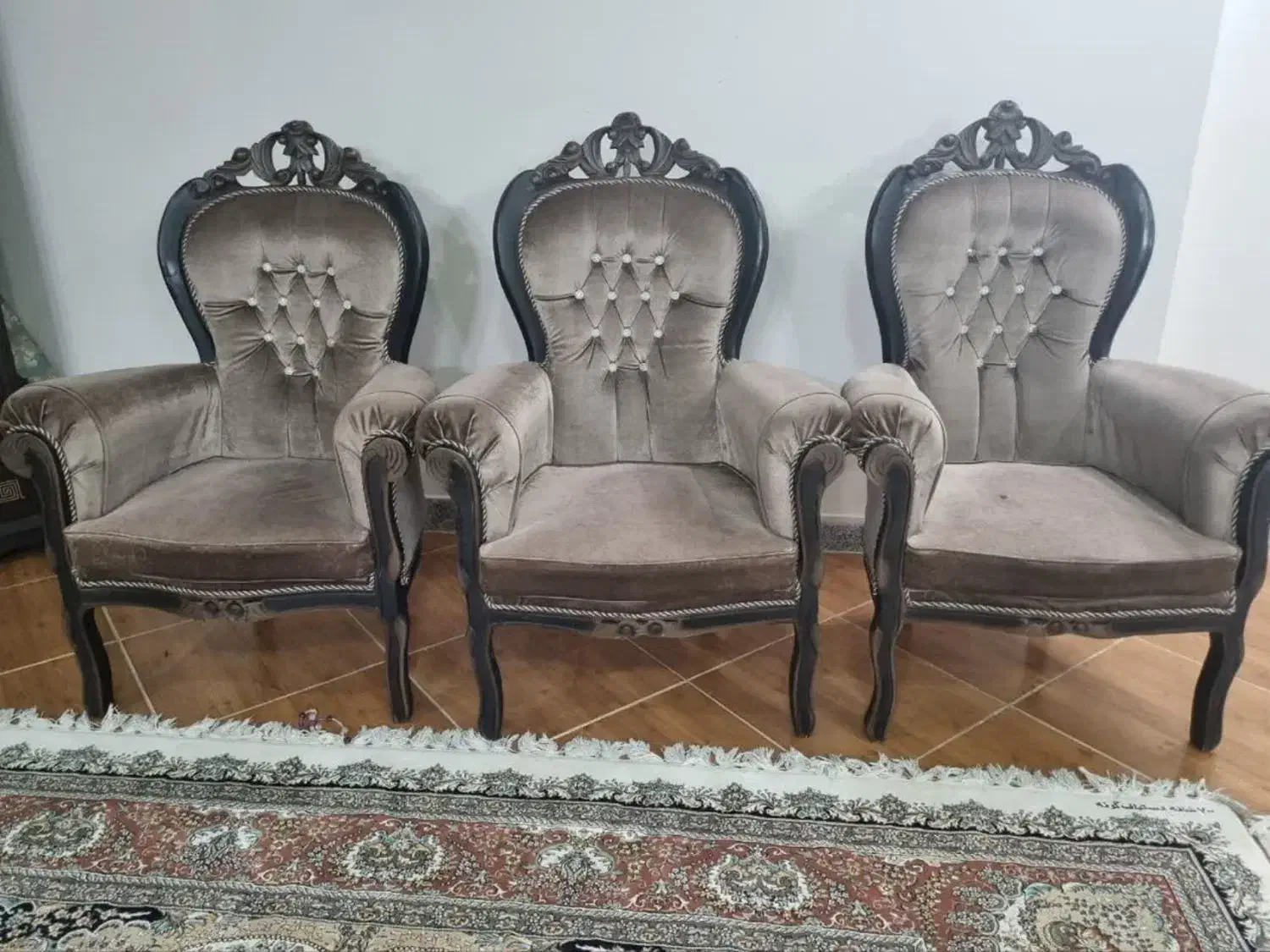 مبلمان ۹نفره (شیک)|مبلمان خانگی و میز عسلی|ابریشم, |دیوار