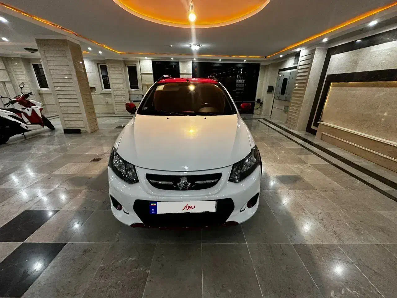 کوئیک R سفید قرمز 1400|خودرو سواری و وانت|تهران, درختی|دیوار