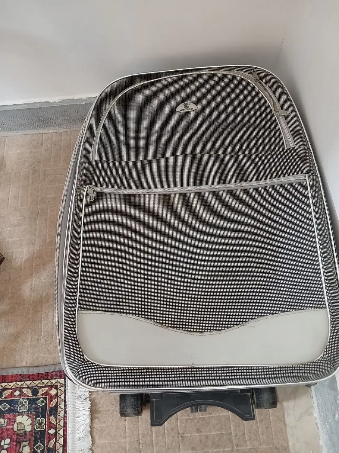 چمدون|کیف، کفش، کمربند|بیرجند, |دیوار