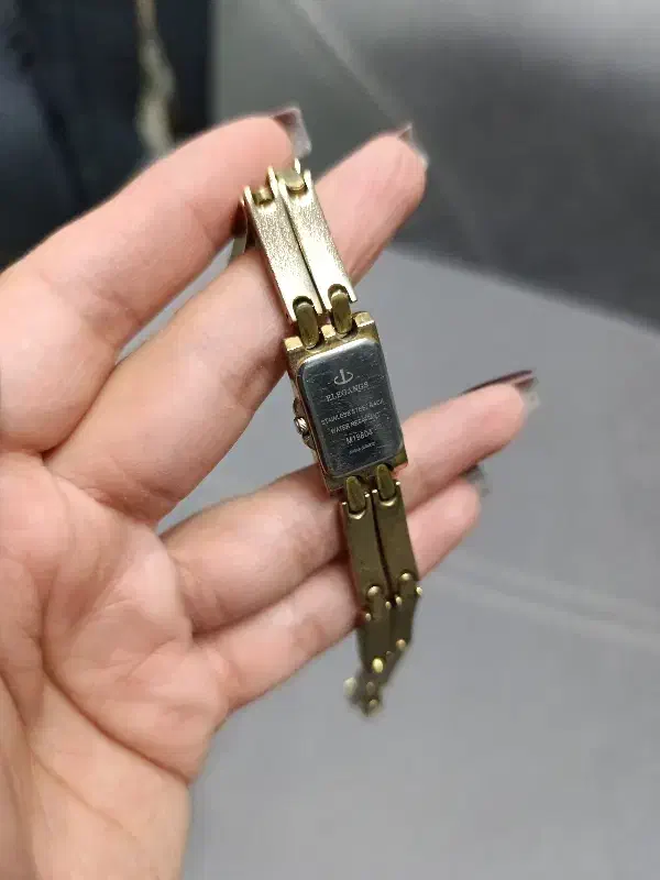 ساعت مچی زنانه الگانس|ساعت|رباط‌کریم, رباط‌کریم|دیوار