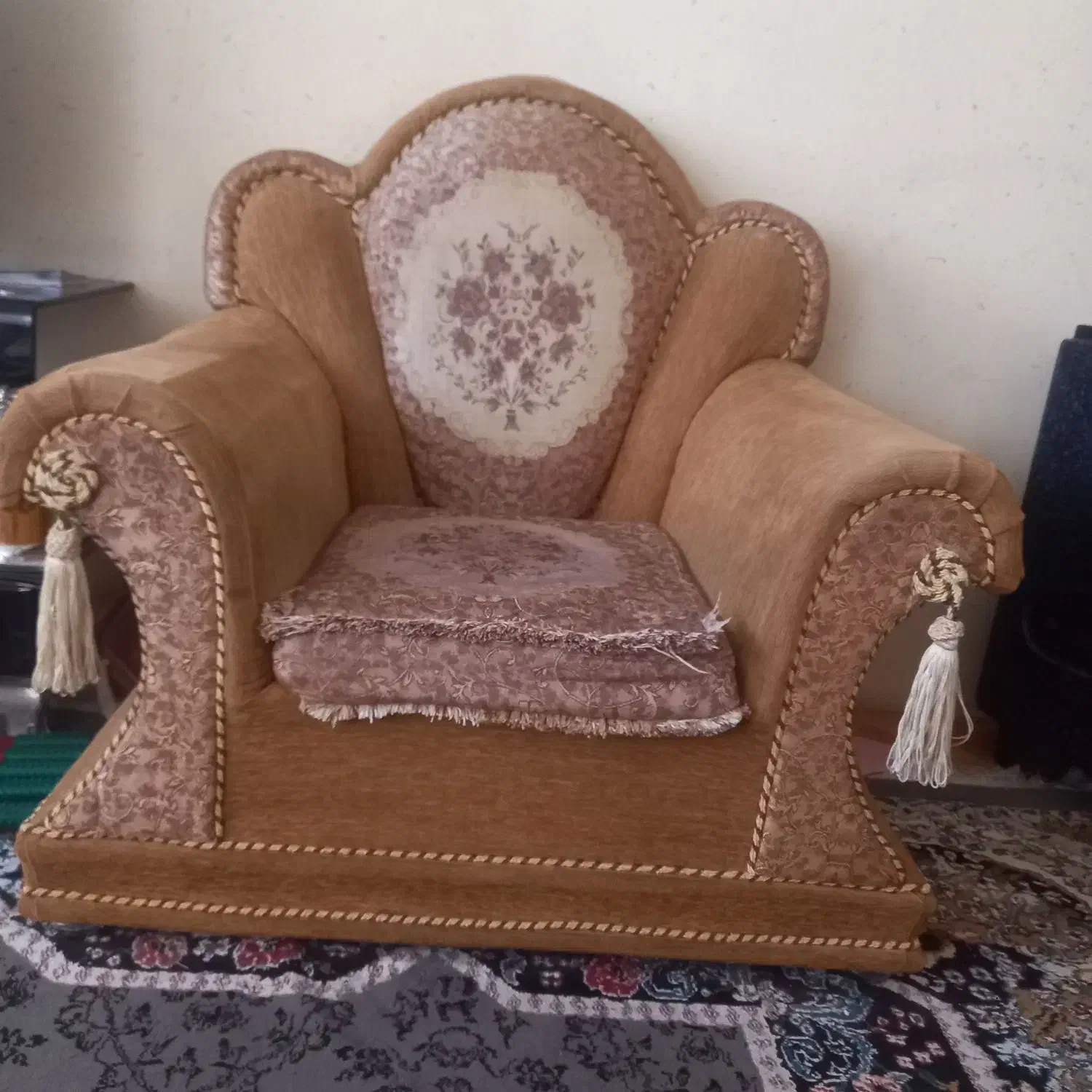 تردمیل، مبل۷نفره با۳میز، کمد دراور تخت و فرش۱۲متری|مبلمان خانگی و میز عسلی|مشهد, جانباز|دیوار