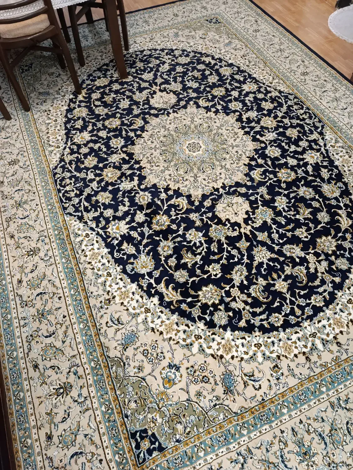 گیلان رشت دو جفت فرش ۷۰۰شانه / نه متری کاملا سالم|فرش|رشت, جانبازان|دیوار