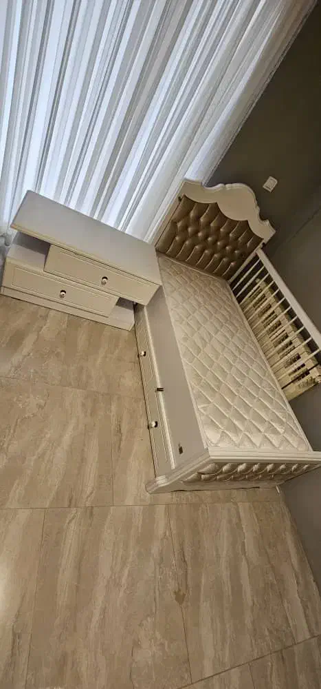 تخت کودک|تخت و صندلی بچه|نور, |دیوار