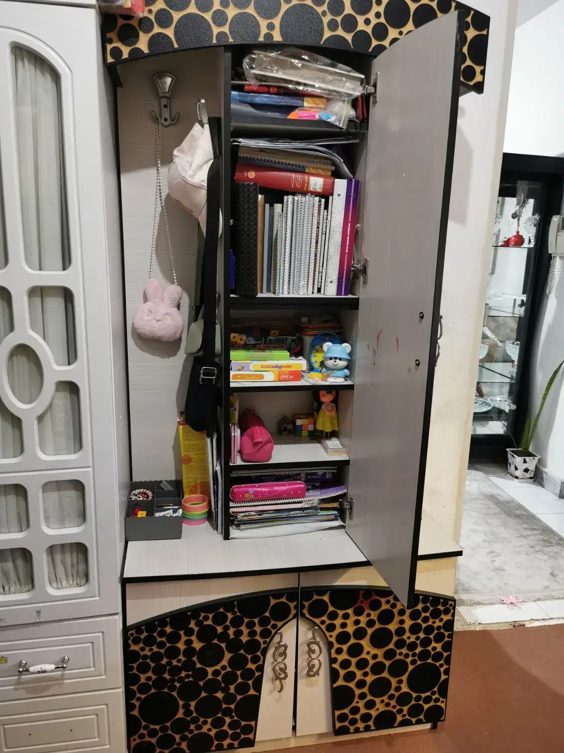 جاکفشی|جاکفشی، کمد، دراور|اندیشه, اندیشه فاز ۱|دیوار