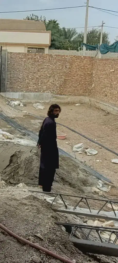 چاه کن دزد پاکستانی|اشیا|سراوان, |دیوار