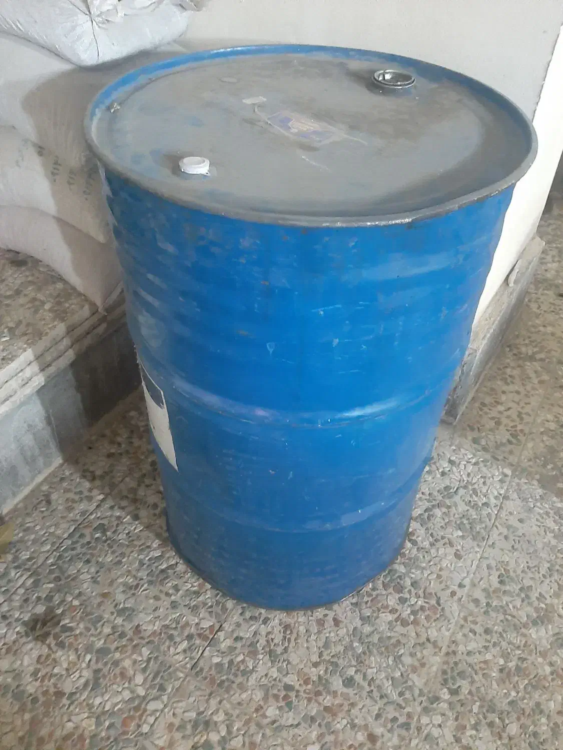 بشکه فلزی|ظروف نگهدارنده، پلاستیکی، یک‌بارمصرف|اردبیل, |دیوار