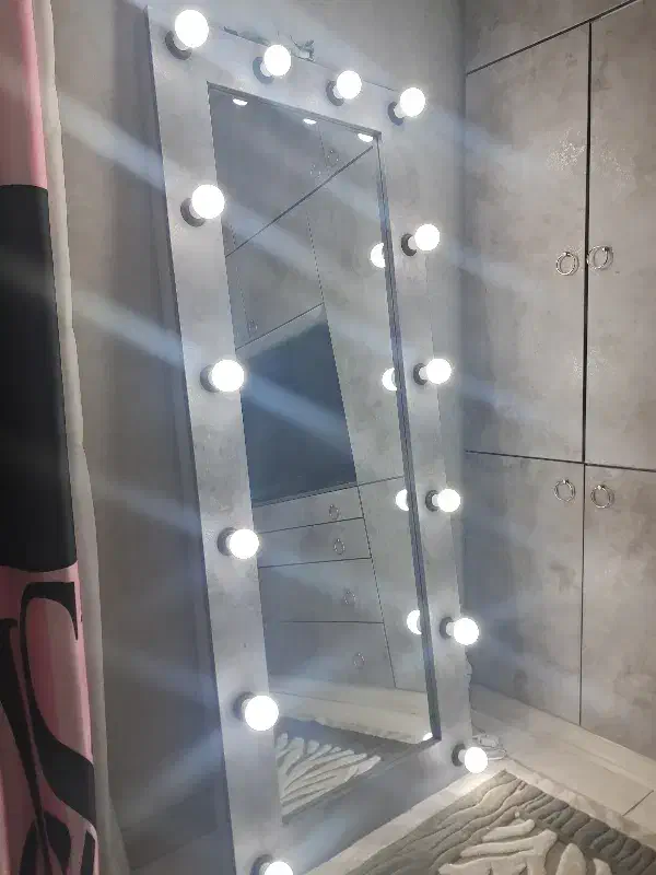 اینه چراغ دار|آینه|فردیس, فرامرزیه|دیوار