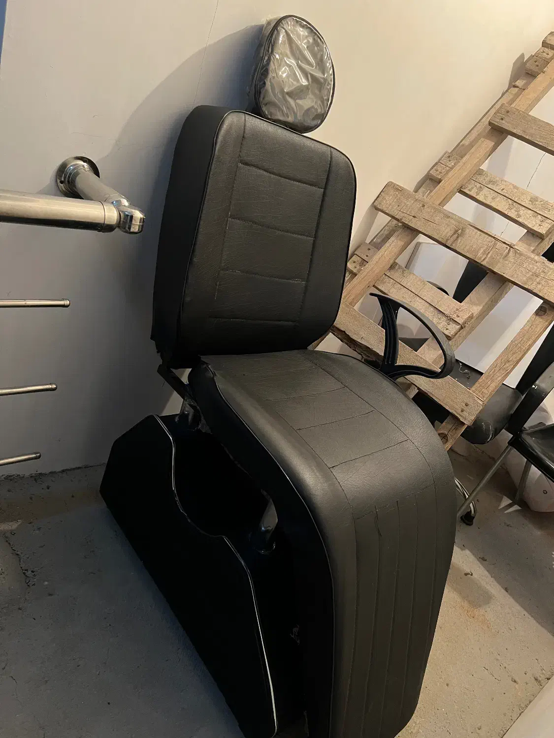 صندلی طرح برقی و کنسول نو نو|آرایشگاه و سالنهای زیبایی|رشت, دیلمان|دیوار