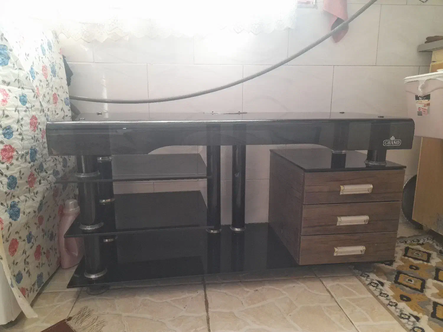 میزتلویزیون بزرگ تا۵۰جواب میده قیمت۶۰۰ تومان سالم|میز تلویزیون|بردسکن, |دیوار