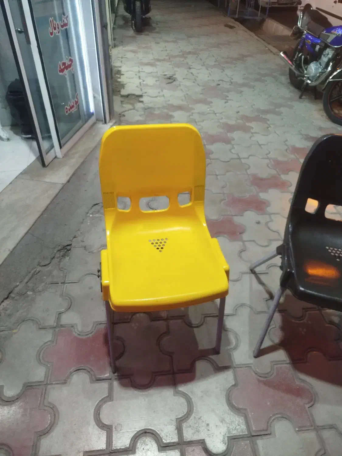 صندلی پلاستیکی|صندلی و نیمکت|شاهینشهر, سعدی جنوبی|دیوار