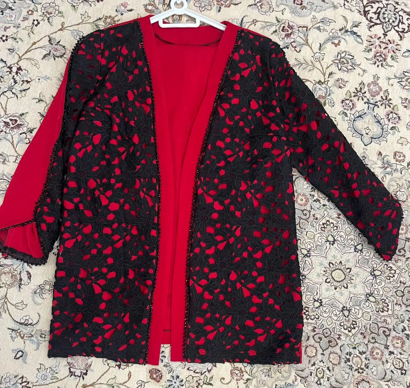 کت شلوار|لباس|میانه, |دیوار