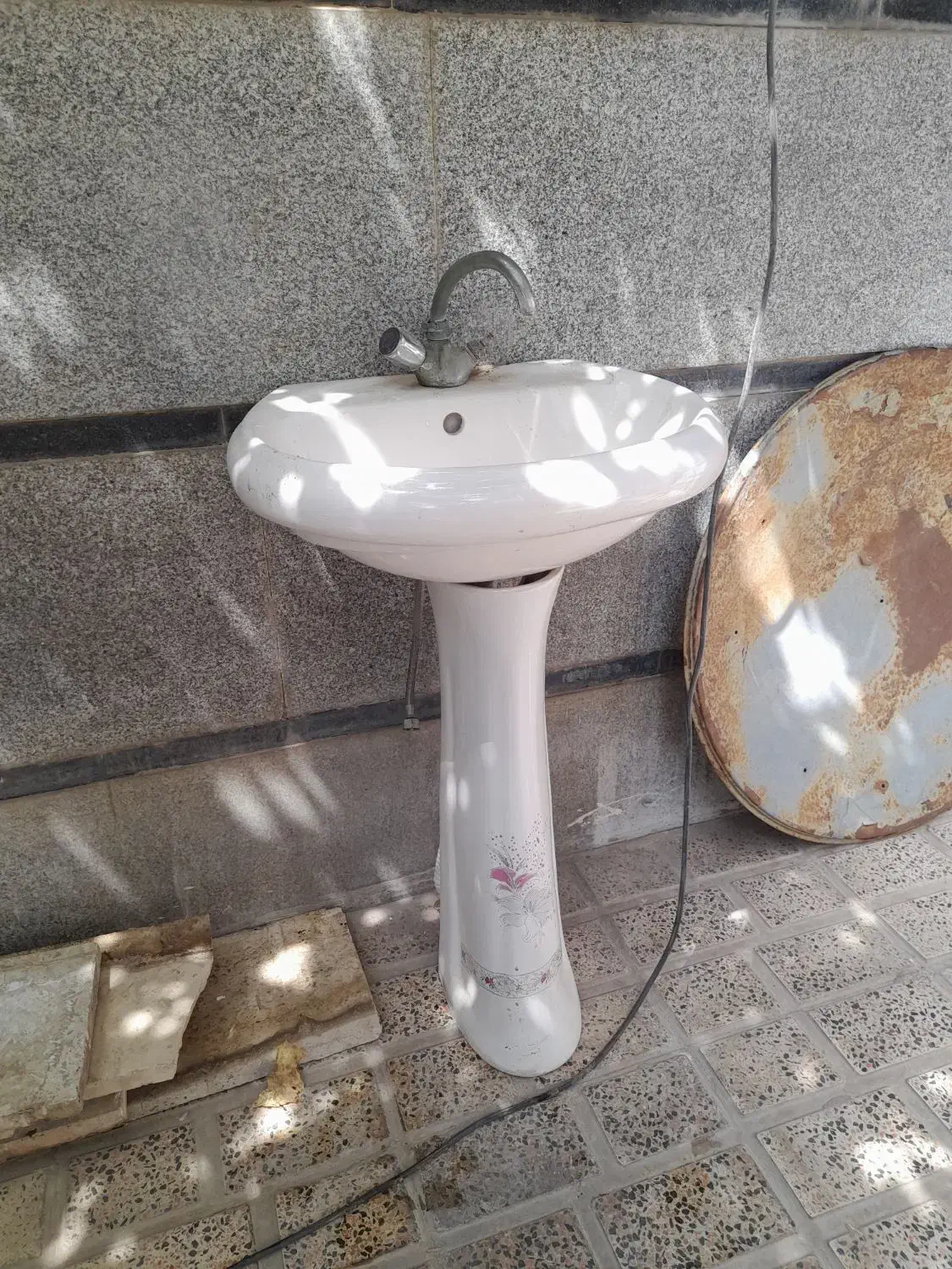 روشویی در حد نو|لوازم سرویس بهداشتی|صفادشت, |دیوار