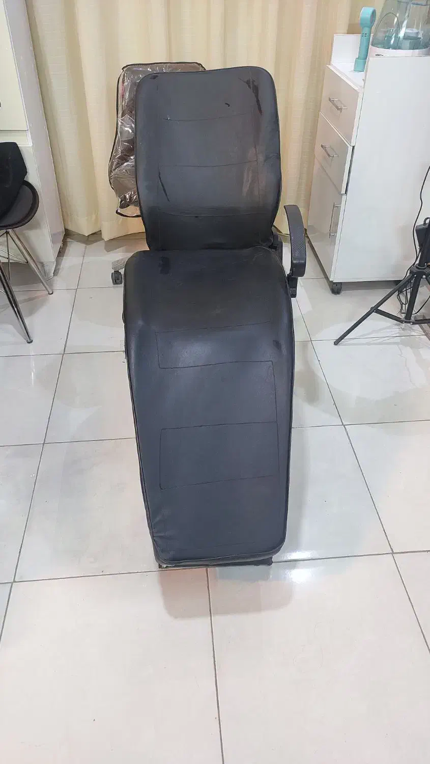 صندلی اصلاح|آرایشگاه و سالن‌های زیبایی|نیشابور, گنبد سبز|دیوار