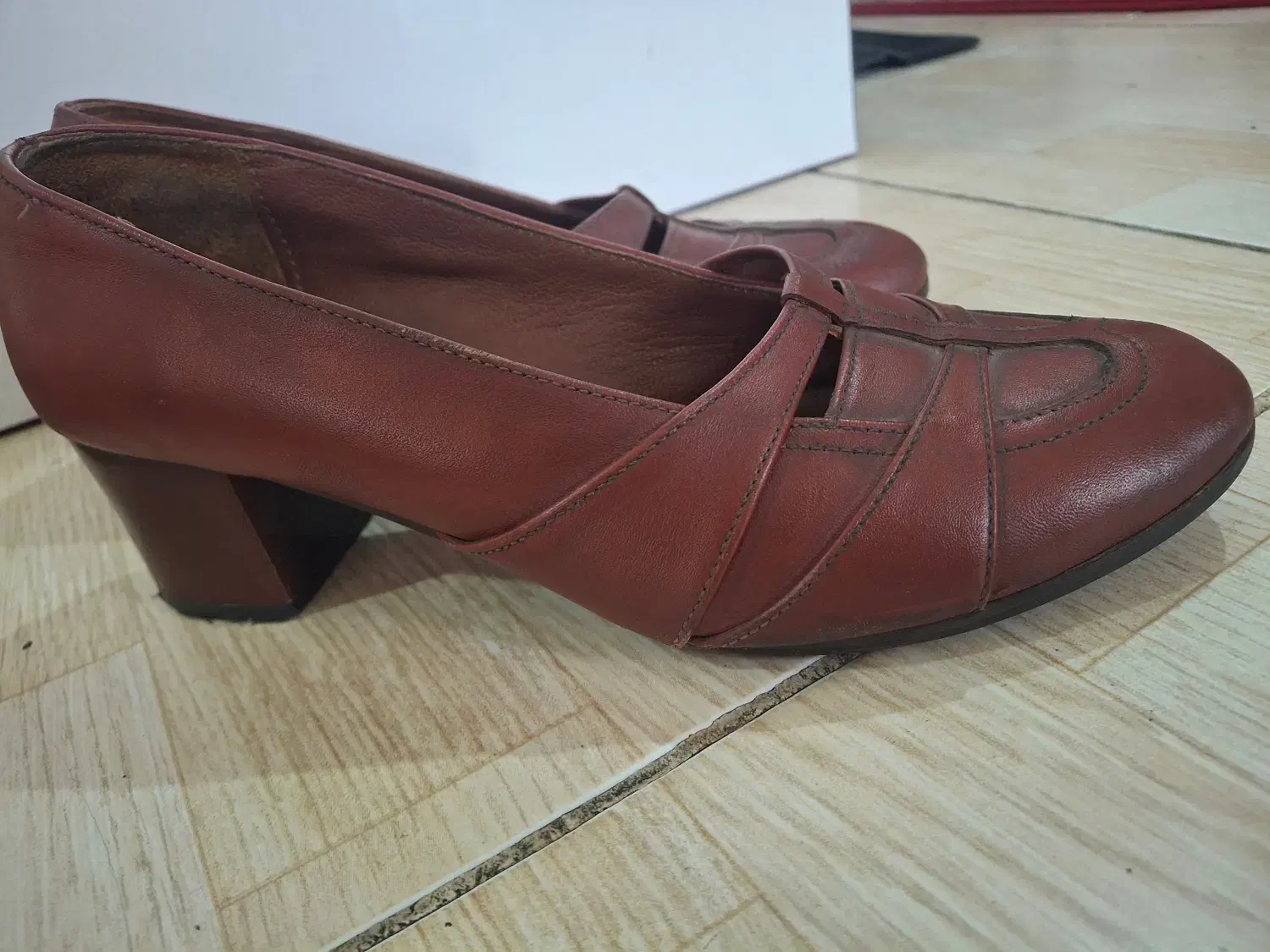 کفش سایز ۳۷ چرم طبیعی|کیف، کفش، کمربند|قم, چهل درخت‎|دیوار