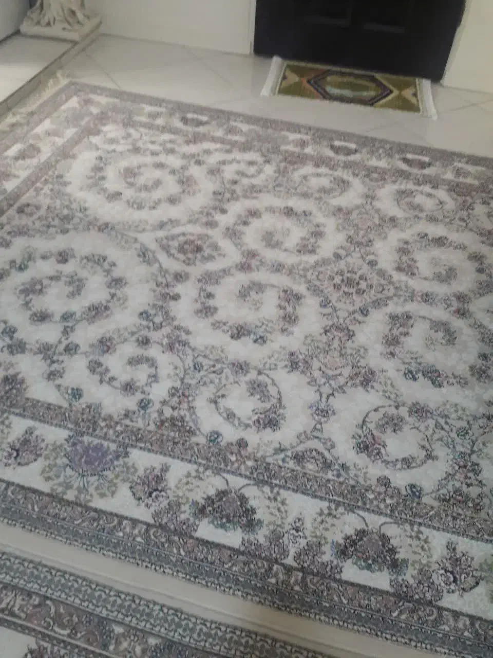 ۲تا فرش ۱۲متری زرشکی|مبلمان خانگی و میز عسلی|بومهن, |دیوار