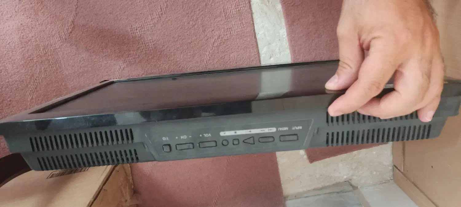 مانیتور و تلویزیون و دی وی دی ۲۱ اینچ|تلویزیون و پروژکتور|بناب, |دیوار