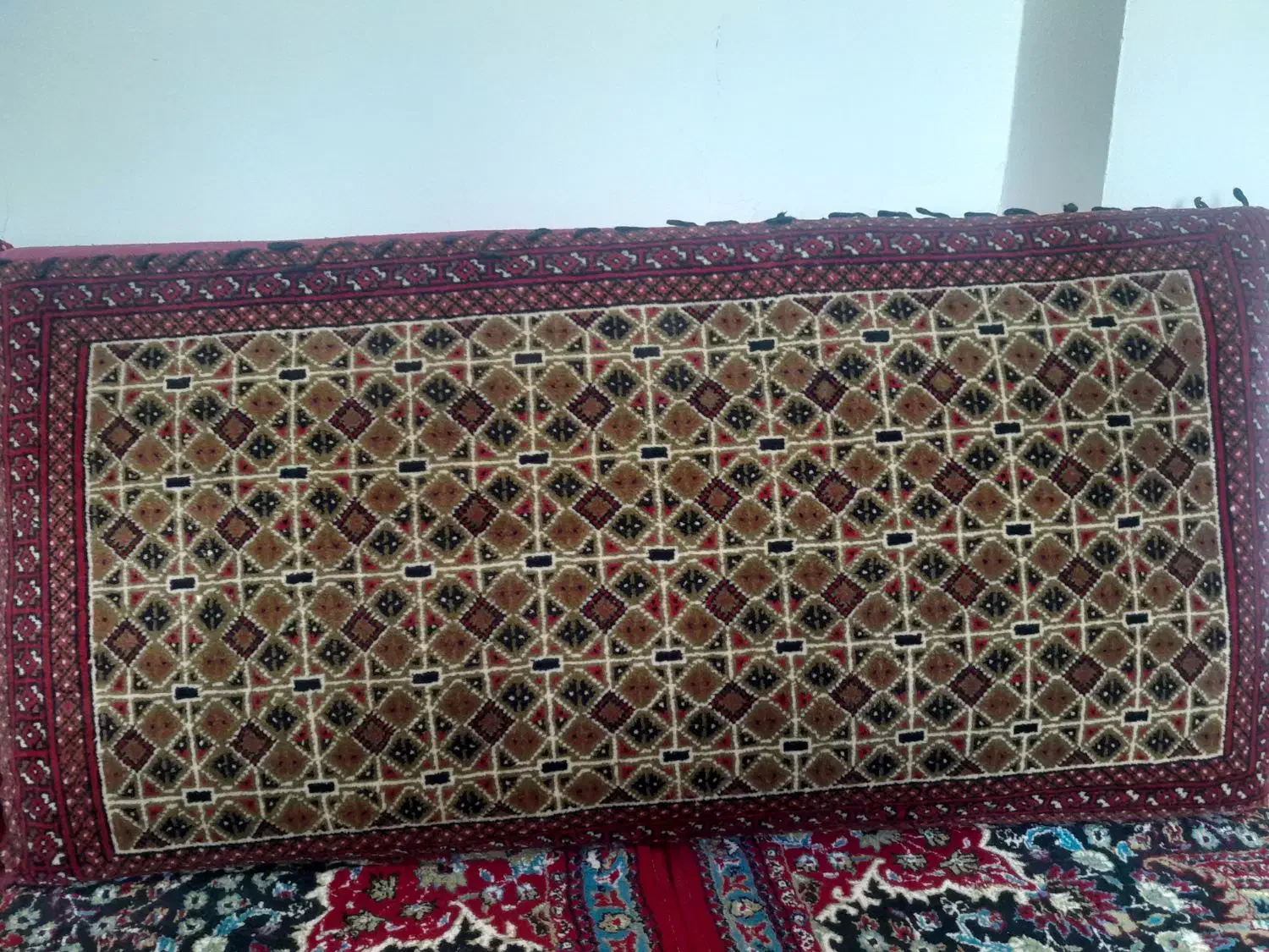 پشتی|پشتی|میانه, |دیوار