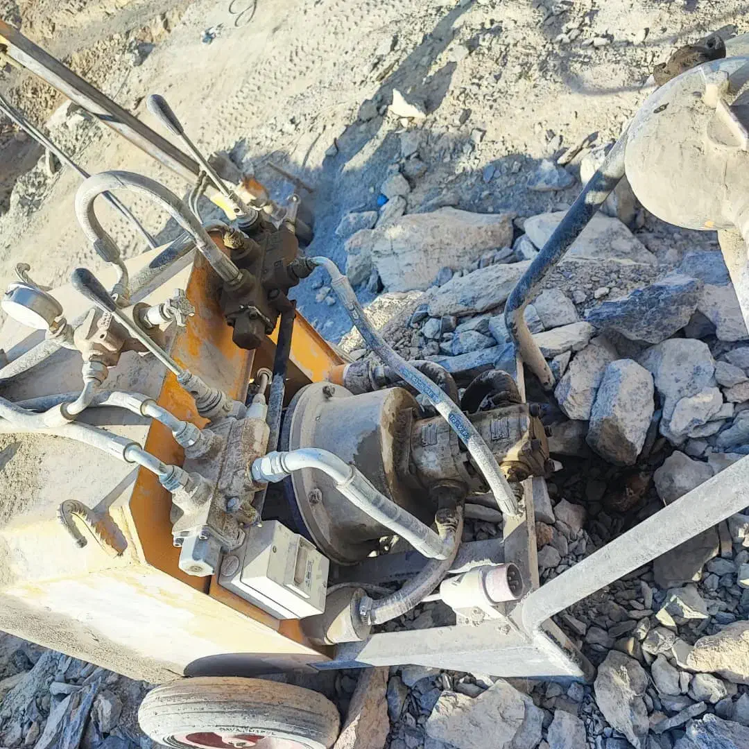 راسول حفاری با راد و سرکوپ و سیم برش باتابلو|ماشین‌آلات صنعتی|فولادشهر, فولادشهر|دیوار