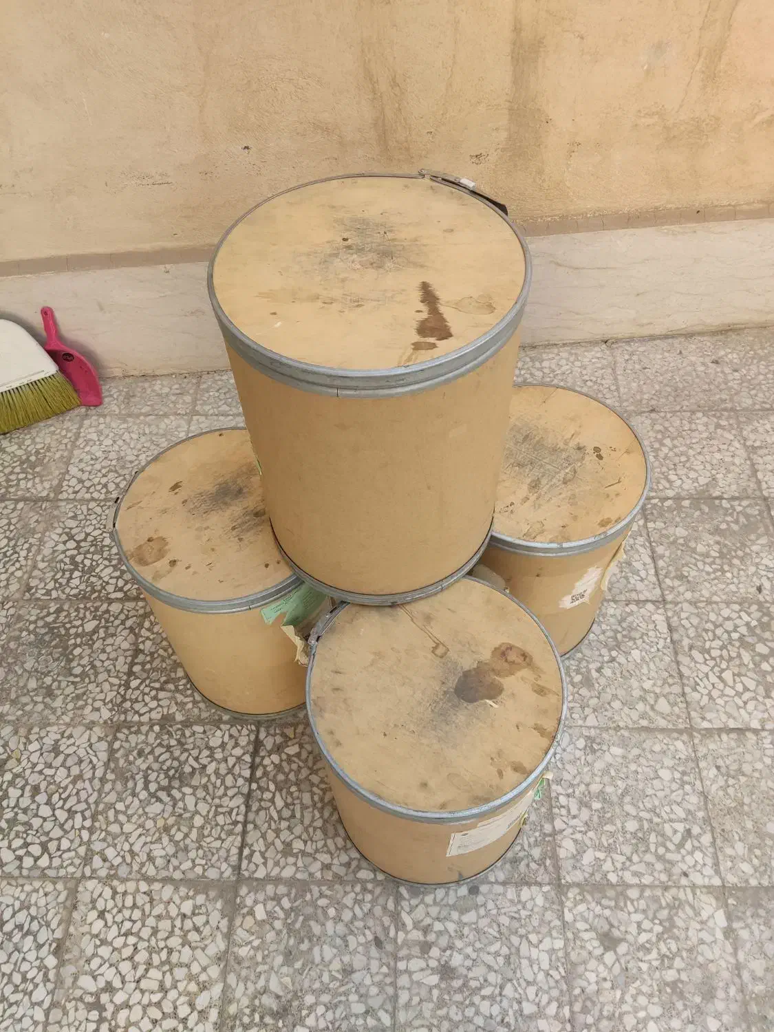 چهار عدد بشکه مقوایی کاغذی تمیز|ظروف نگهدارنده، پلاستیکی، یکبارمصرف|قدس, شهرقدس|دیوار