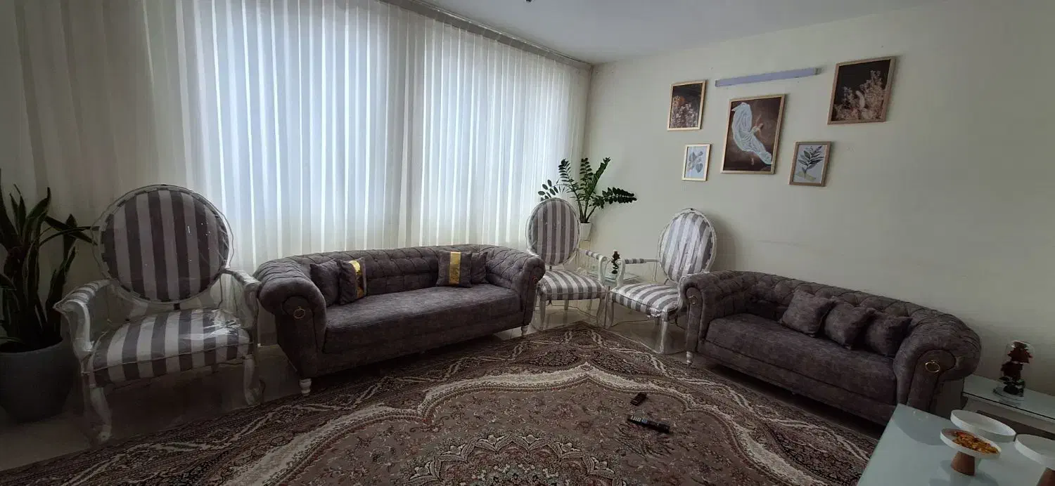 مبل چستر هشت نفره|مبلمان خانگی و میز عسلی|گلبهار, شهر جدید گلبهار|دیوار