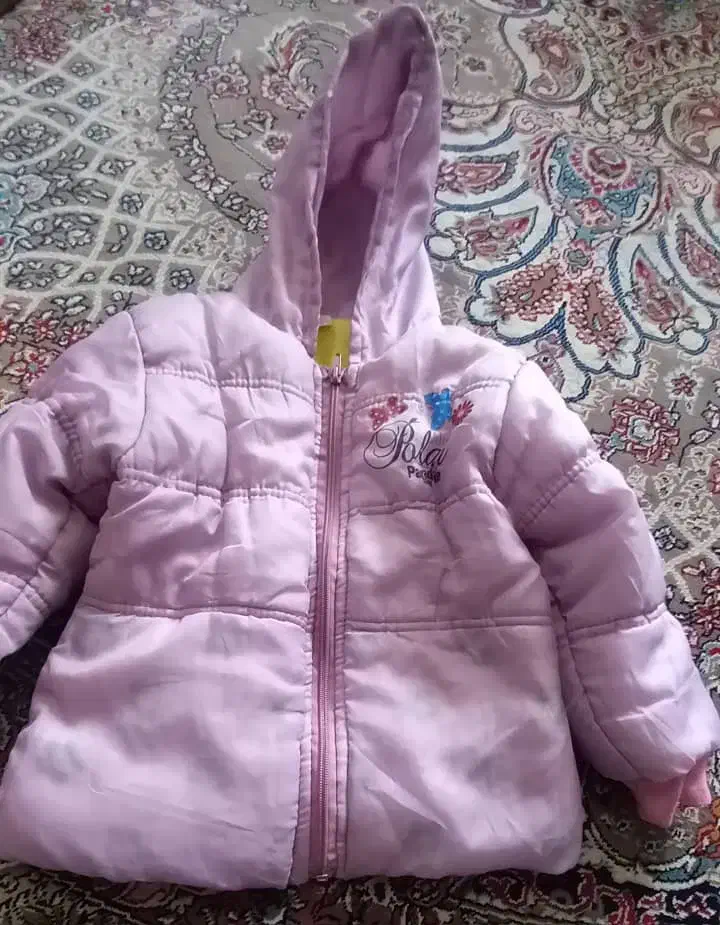 کاپشن|کفش و لباس بچه|شاهین‌شهر, شهرک گلدیس|دیوار