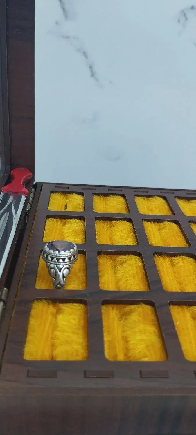 انگشتر|جواهرات|کبودرآهنگ, |دیوار