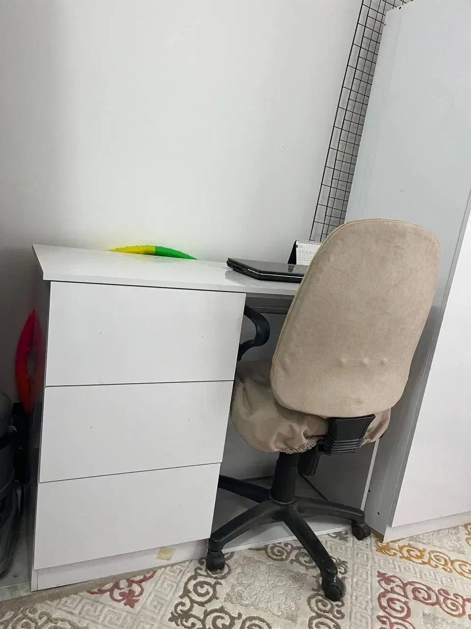 سرویس تخت و میز تحریر همراه با تشک|تخت و سرویس خواب|تربت جام, مطهری|دیوار