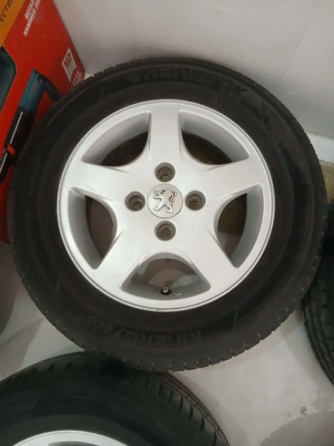 رینگ ۲۰۷ با لاستیک هانکوک ۱۹۵|قطعات یدکی و لوازم جانبی|صدرا-فارس, فاز ۱|دیوار