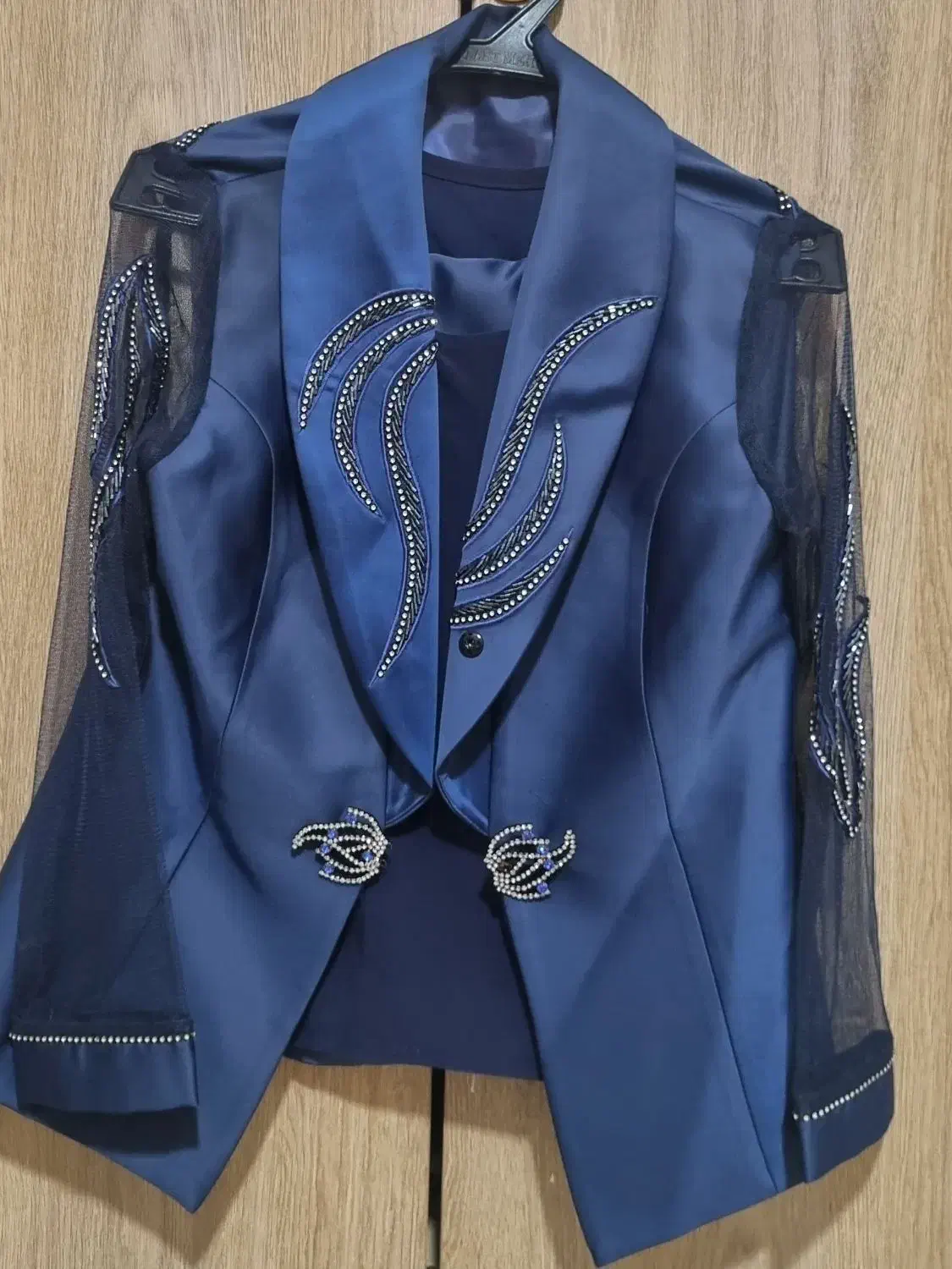 لباس درحد نو ۳تیکه|لباس|شاهین‌شهر, نظامی|دیوار