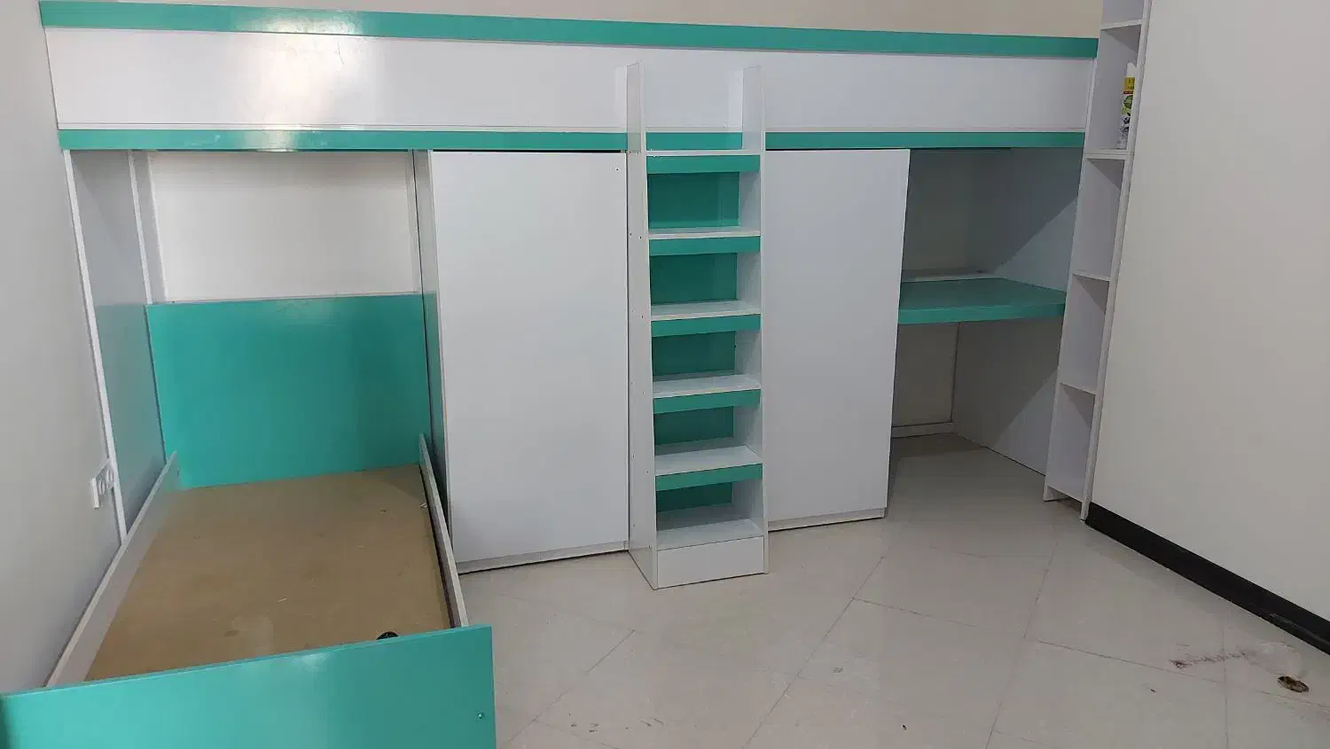 کمد و تخت کودک دو طبقه (کلبه)|تخت و سرویس خواب|مبارکه, |دیوار