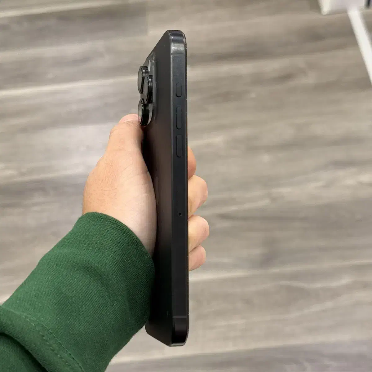 ایفون 16 پرومکس|موبایل|اصفهان, طاحونه|دیوار