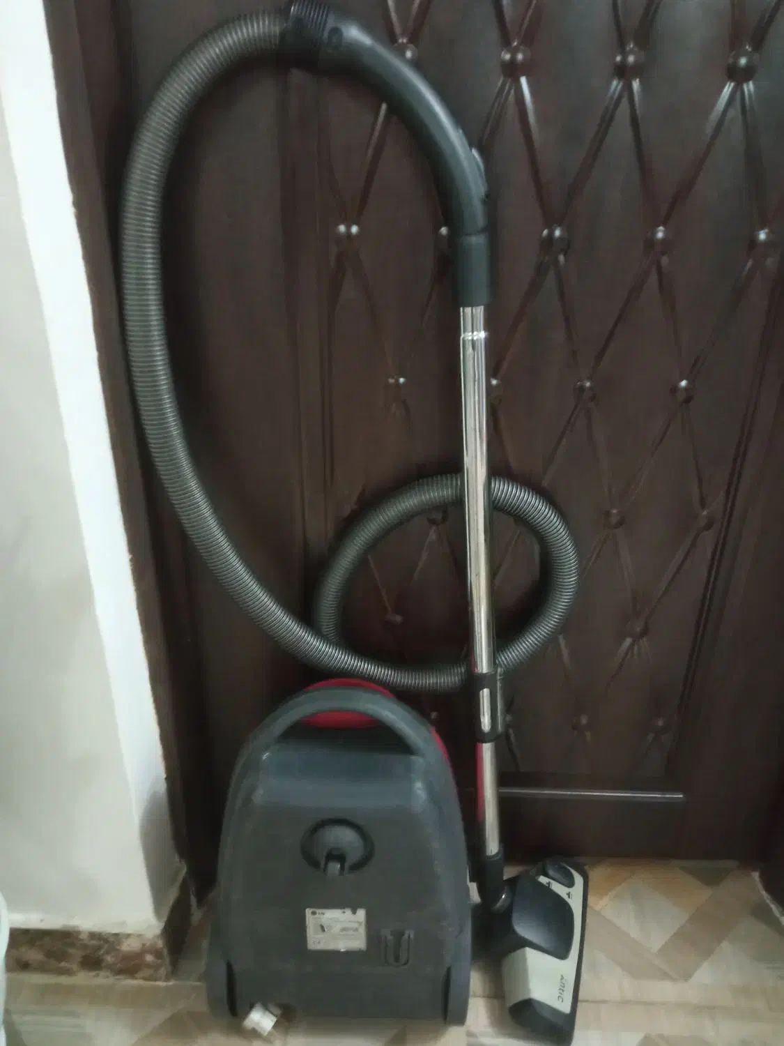 ال‌جی 1600|جاروبرقی، جارو شارژی، بخارشو|رشت, جانبازان|دیوار