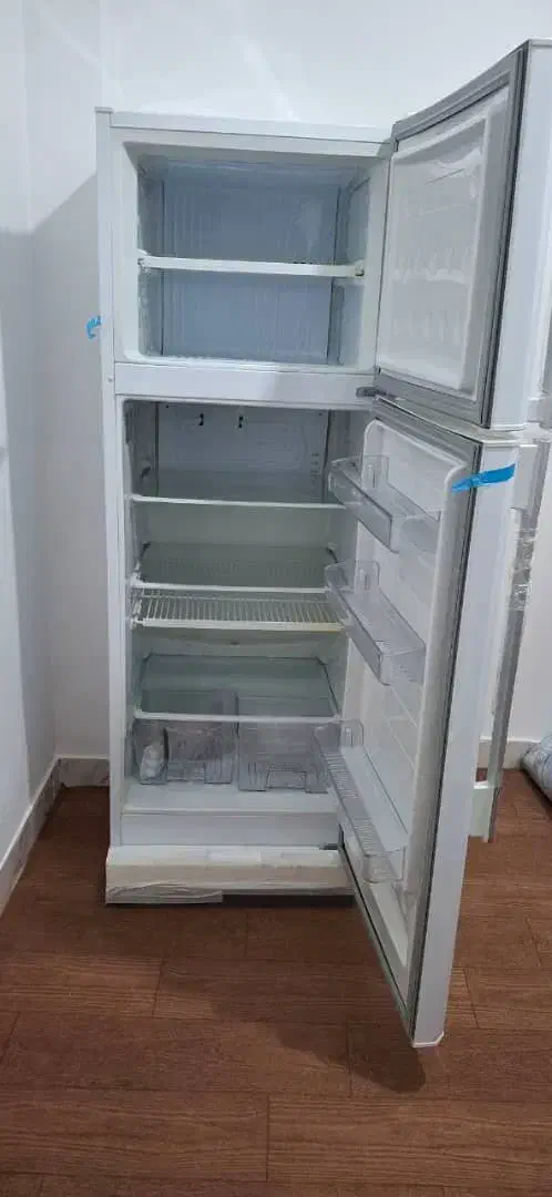 ۲عددفرش‌۹متری.ویک‌عددیخچال‌کارتن‌زده‌‌صفر|فرش|سیاهکل, |دیوار