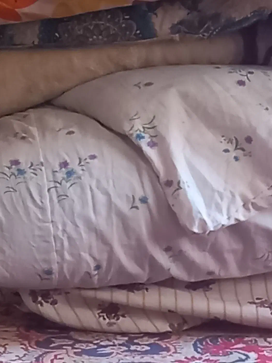 چند عدد تشک پنبه ای|رختخواب، بالش، پتو|قلعه نو, |دیوار