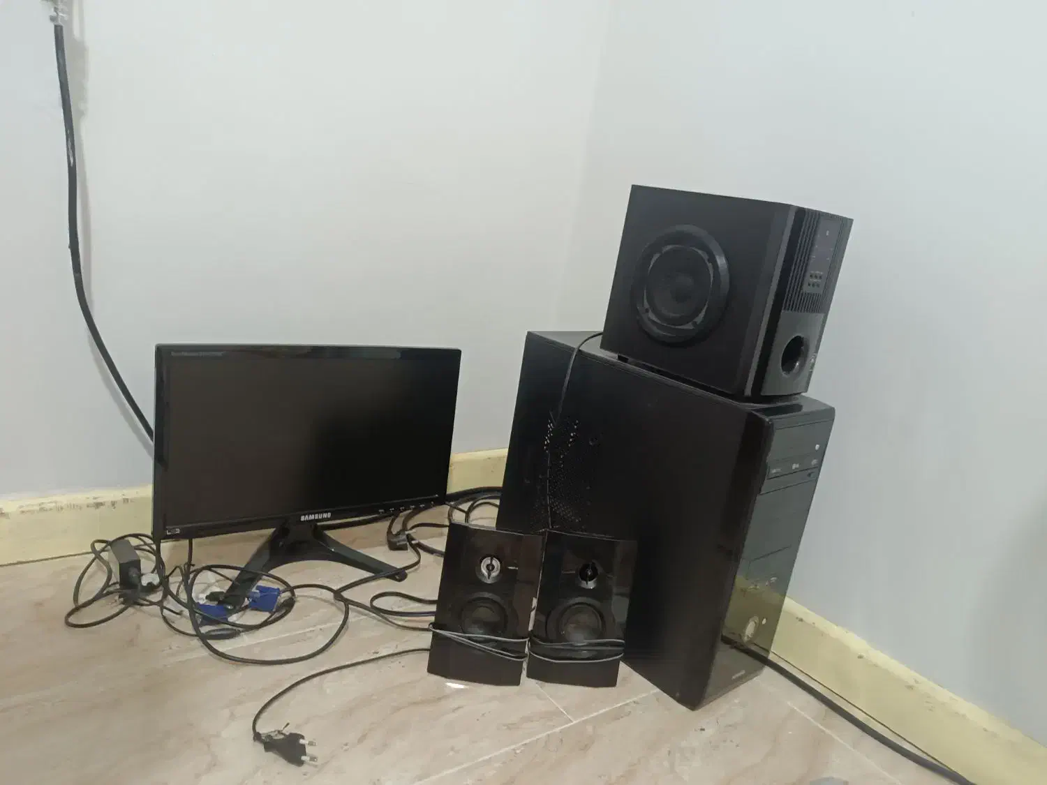 کامپیوتر|رایانه رومیزی|گنبد کاووس, |دیوار