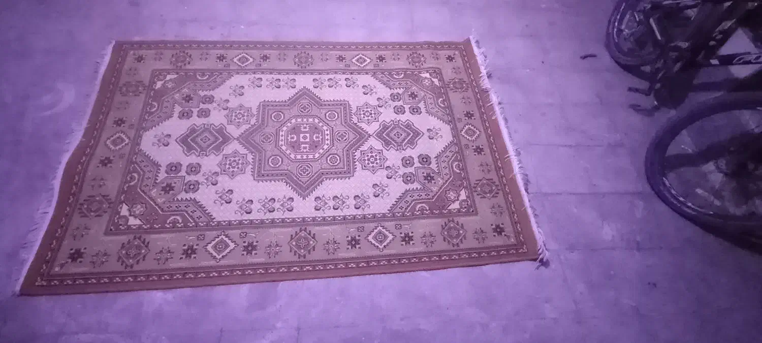 قالیچه گلیمی|فرش|کرج, بنیاد|دیوار