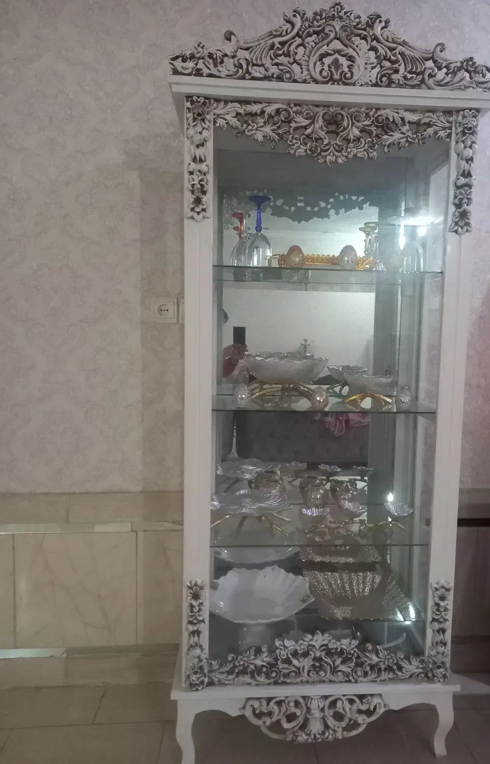بوفه ویترین تاج دار|بوفه، ویترین، کنسول|رشت, لاکان|دیوار